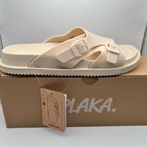 NIB PLAKA LANDSLIDE SAHARA SANDALS SIZE 9 CREAM SOFT CUSHION ARCH SUPPORT